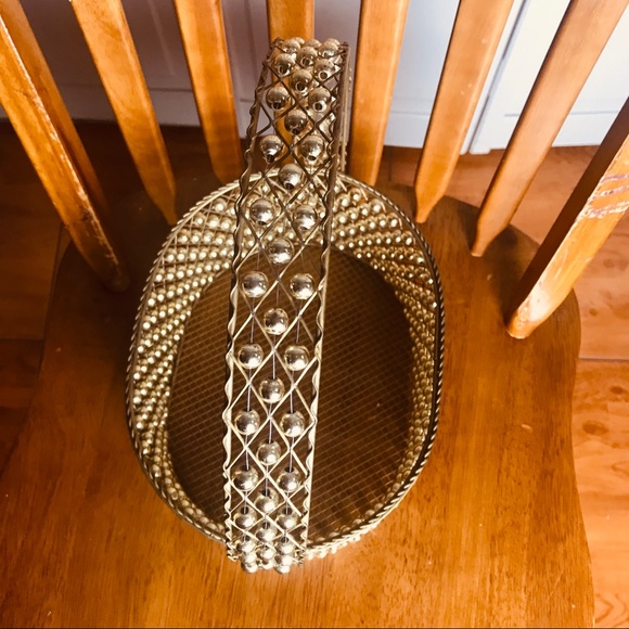 Gold metal beaded basket. - Picture 3 of 8